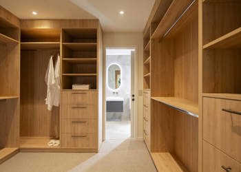 Functional Walk In Wardrobe Gibbston Valley Resort Queenstown David Reid Homes