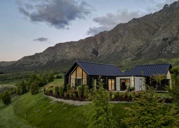 Queenstown Architectural Home Design Black Cladding Stone Feature